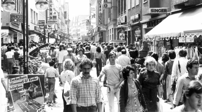 Ein ganz normaler Einkaufssamstag Anfang der 1980er-Jahre: Kurz vor 12 Uhr mittags gab es in der unteren Wilhelmstraße fast kein