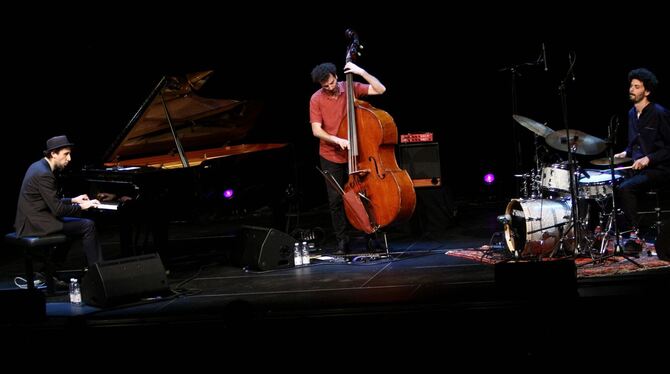 Das israelische Trio Shalosh eröffnete kongenial das Tübinger Landesjazzfestival.