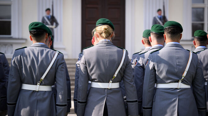 Die Frauenquote bei der Bundeswehr ist der Wehrbeauftragten Eva Högl zu niedrig.