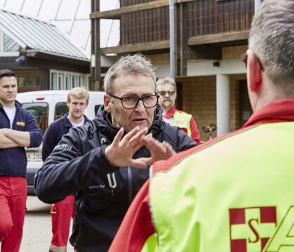 Die Trainer von N.E.I.N. Pfullingen zeigt unter anderem auch Rettungskräften, die in letzter Zeit immer häufiger Anfeindungen au