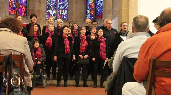 Der Reutlinger Gospelchor bestritt den musikalischen Ausklang der diesjährigen Vesperkirche.  FOTO: LEISTER
