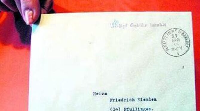 Reutlinger Rarität: einer von zwei erhaltenen Briefen, die vor 60 Jahren von einem selbst organisierten Postdienst zugestellt wurden. 
FOTO: VER