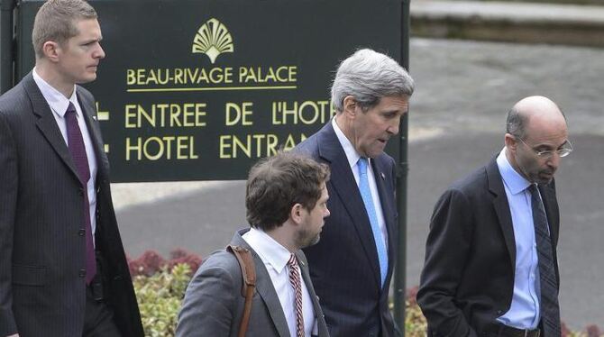 US-Außenminister John Kerry trifft sich mit den Spitzen der iranischen Delegation in Lausanne. Foto: Jean-Christophe Bott