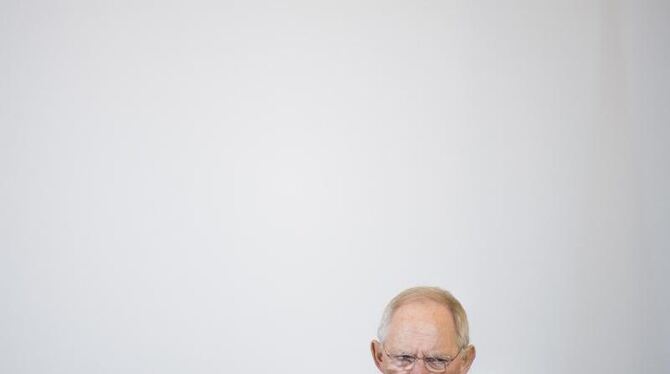 Wolfgang Schäuble will es ausländischen Staats-, Investment- und Hedgefonds sowie anderen Großanlegern erschweren, sich durch