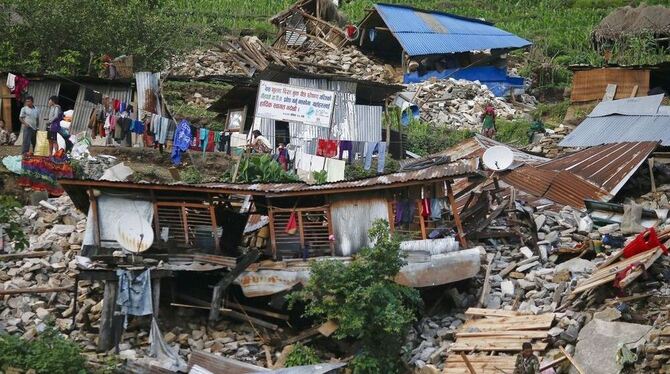 Bilder wie dieses haben den Reutlinger DAV zu einer Spendensammel-Aktion für Nepal bewogen. FOTO: DPA