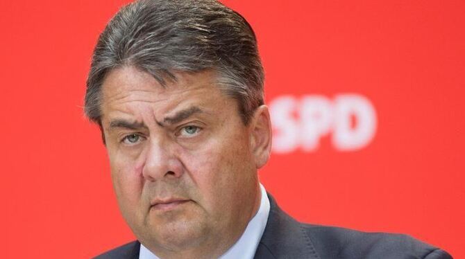 SPD-Chef Gabriel in Berlin: "Was wir jetzt erleben, ist eine Affäre, ein Geheimdienstskandal, der geeignet ist, eine sehr sch