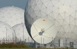 Der BND spioniert im bayerischen Bad Aibling im Auftrag der NSA Satellitenkommunikation aus - zum Beispiel die von deutschen 