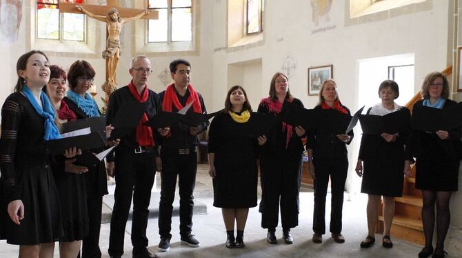 Beim Pfingsttreffen in Gruorn präsentierte sich erstmals der Internationale Chor Münsingen mit Sängern aus der Ukraine, Afghanis