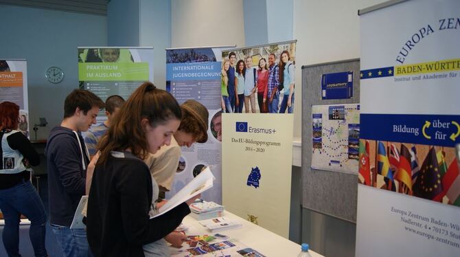 Die Jugendlichen zeigten großes Interesse am Erasmus-Programm, das jetzt im Reutlinger Berufsschulzentrum vorgestellt wurde. FOT