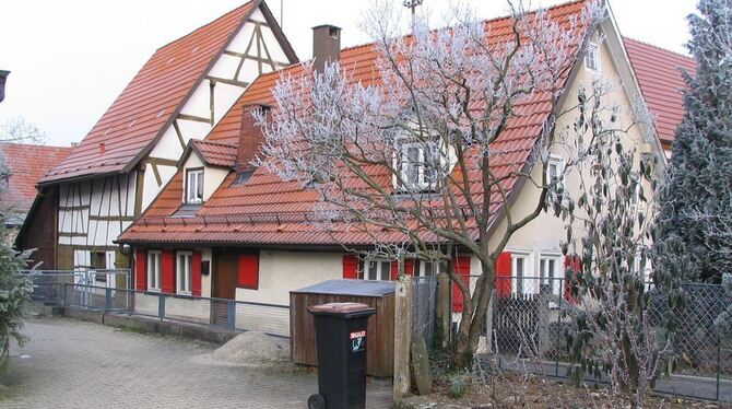 Das Klostermännerhaus (Archivfoto) steht an einem idyllischen Eck des Kelternplatzes.