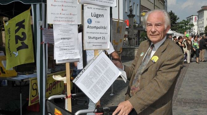 Protest mit Rollator: Der Mittelstädter Wilfried Hüfler (1933 bis 2015) war im Widerstand unermüdlich. ARCHIVFOTO: KUS