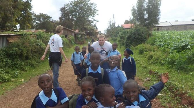 Fünf Schüler aus dem Kreis Reutlingen besuchten Karai. Die Einrichtung der Kenia-Hilfe Schwäbische Alb eröffnet Straßenkindern B