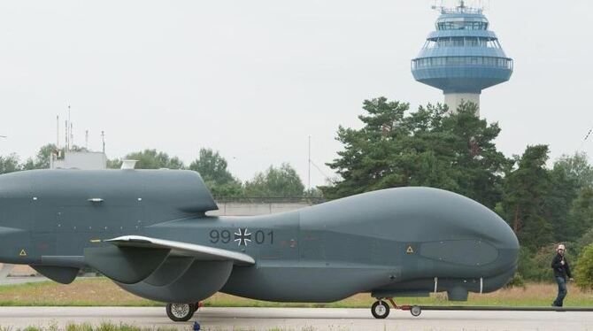 Die Skandal-Drohne »Euro Hawk« wurde eingemottet, weil die Zulassung für den deutschen Luftraum zu teuer geworden wäre. Foto: