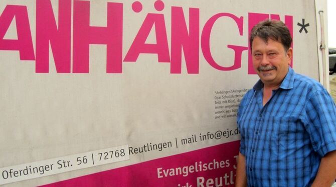 Jugendpfarrer  Thomas  Henning  will  im  Bezirk  eben so mobil  sein  wie  das Evangelische Jugendwerk mit seinem Anhänger. FOT