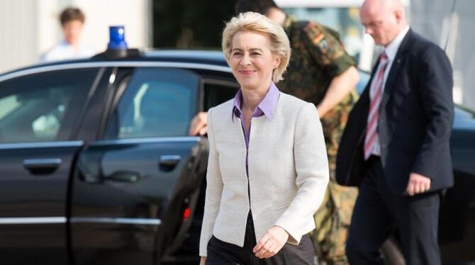 Bundesverteidigungsministerin Ursula von der Leyen kritisiert das militärische Vorgehen der Türkei gegen die kurdische PKK. F