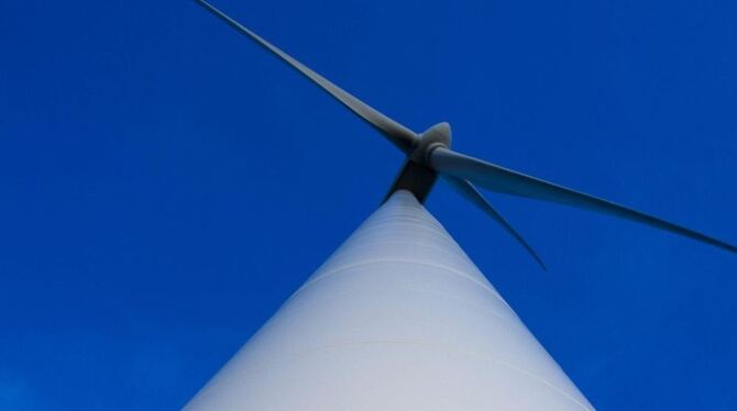Die Diskussion um Windkraft auf dem Hohfleck reißt nicht ab.  GEA-ARCHIVFOTO: DPA
