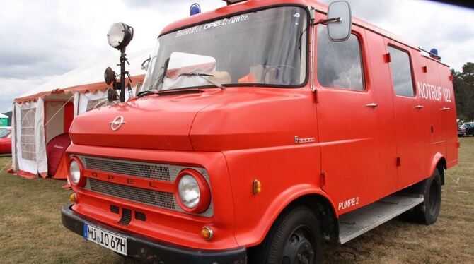 Opel, soweit das Auge reicht: Viele Schmuckstücke der Automarke hatten sich am Wochenende auf dem Dottinger Segelflugplatz Eisbe Opel, soweit das Auge reicht: Viele Schmuckstücke der Automarke hatten sich am Wochenende auf dem Dottinger Segelflugplatz Eisbe