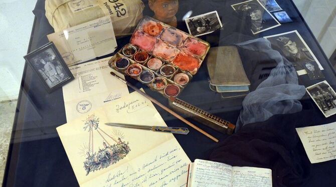 Briefe, Fotos und das Päckchen, in dem Erwin Baders Nachlass an die Familie geschickt wurde: Das sind die Dinge, die Stefanie Br