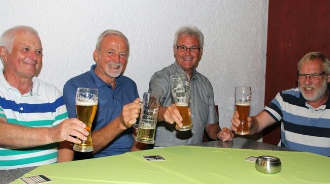 Klaus Nonnenmacher, Gerhard Kromer, Peter Frey, Dr. Friedrich-Georg Löw (von links) treffen sich seit über 50 Jahren einmal in d