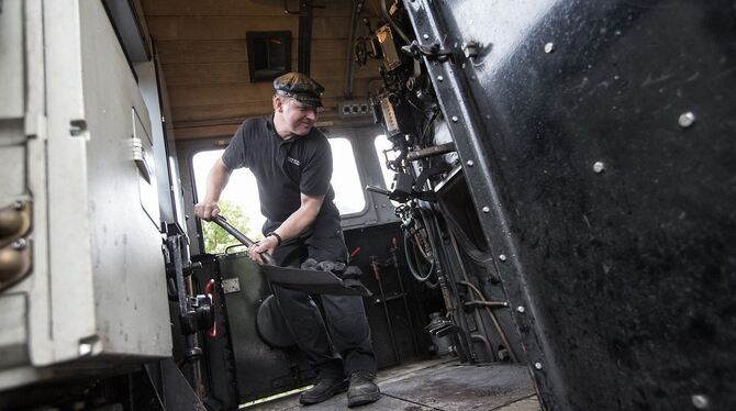 Wenn die Zahnradbahnfreunde Dampf machen, lockt das auch bei Regen die Besucher an. Wenn die Zahnradbahnfreunde Dampf machen, lockt das auch bei Regen die Besucher an.