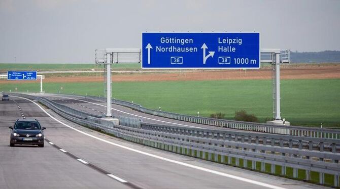 25 Jahre hat es gedauert und nun ist sie fertig: Die A71 führt von Sachsen-Anhalt über Thüringen bis Bayern. Das Projekt kost
