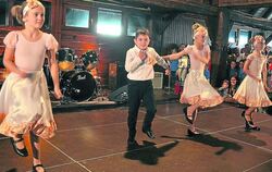 Eine junge Tanzgruppe begeisterte in der gut gefüllten Metzinger Festkelter mit russischer Folklore.