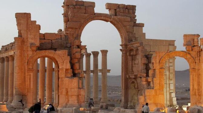 Zwischen 193 und 211 nach Christus erbaut: der Triumphbogen der Wüstenstadt Palmyra soll gesprengt worden sein. Foto: Youssef
