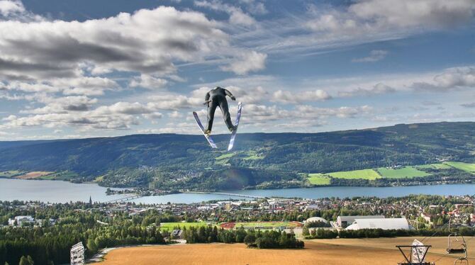 »Mehrere Sekunden in der Luft«: Nico Haydt springt von der Olympiaschanze in Lillehammer. FOTO: PRIVAT