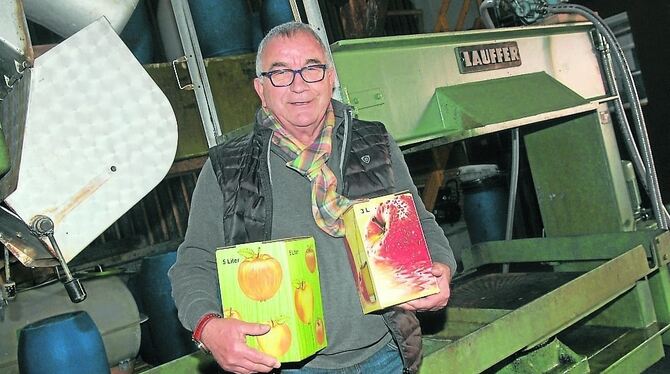 Neuer Chefmoster, neues Bag-in-Box-Design: Horst Wahl in Glems’ Kelter.  FOTO: PFISTERER