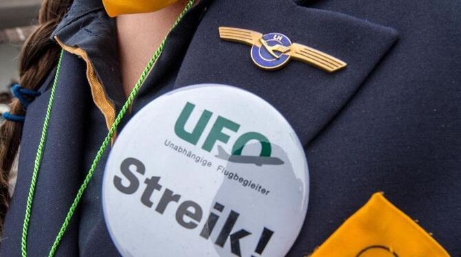 Die Passagiere dürfen aufatmen. Die Flugbegleitergewerkschaft Ufo hat ihren Streik abgeblasen. Boris Roessler/Archiv Foto: Bo