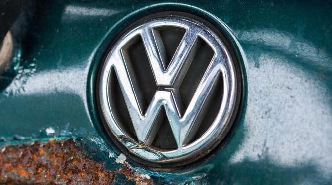 Hat im Abgas-Skandal weltweit den Zorn der Aufsichtsbehörden auf sich gezogen: Autobauer Volkswagen. Foto: Jens Büttner