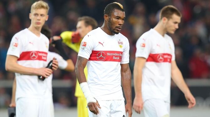 Stuttgarts Serey Dié (Mitte) nach dem 1:1 gegen Bremen. Stuttgarts Serey Dié (Mitte) nach dem 1:1 gegen Bremen.