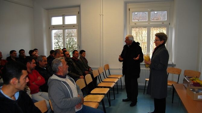 Willkommen in Reutlingen: Oberbürgermeisterin Barbara Bosch begrüßte am 1. Dezember die Neuankömmlinge in der Ypernkaserne. Sie