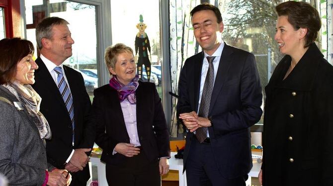 Eröffnung  der Bosch-Kinderbetreuung (von links): Anne Mack, Geschäftsführerin des Tagesmütter-Vereins, Andreas Fischer, Mitglie