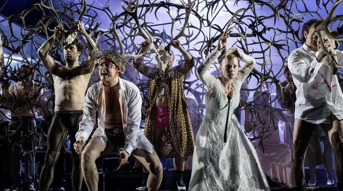 Klang- und bildmächtig: Calixto Bieitos Fassung von Henry Purcells »The Fairy Queen« in Stuttgart. FOTO: JULIAN RÖDER Klang- und bildmächtig: Calixto Bieitos Fassung von Henry Purcells »The Fairy Queen« in Stuttgart. FOTO: JULIAN RÖDER