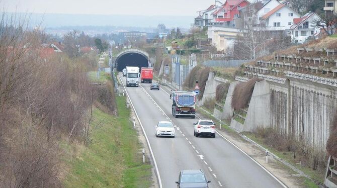 Der Pfullinger Ursulabergtunnel muss in den nächsten Wochen mehrere Nächte für den Verkehr gesperrt werden. GEA-FOTO: BARAL