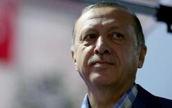 Präsident Erdogan spricht nach dem Ende des gescheiterten Putsches zu seinen Anhängern. Foto: epa/str