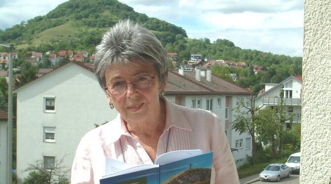 Inge Stauder hat ein Buch über die Genesung ihres »Schützlings« geschrieben, der schwer pflegebedürftig war und nun wieder allei