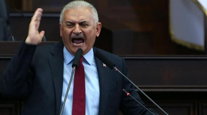 Der türkische Regierungschef Yildirim teilte weiter mit, dass inzwischen rund 13 000 Verdächtige festgenommen worden seien. F