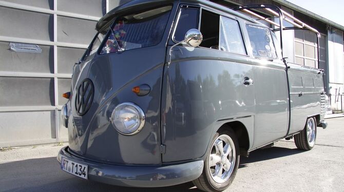 Oliver Strehl hat einen VW Bus T1 mit Doppelkabine und Pritsche aus dem Jahr 1963 komplett neu aufgebaut, mit einem knapp 100 PS