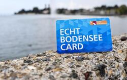 Ein Prototyp der Echt-Bodensee-Card in Friedrichshafen am Ufer des Bodensees.