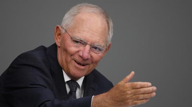 Das Steuerpaket von Finanzminister Schäuble kostet Bund, Länder und Gemeinden jährlich 6,3 Milliarden Euro. Foto: Michael Kap