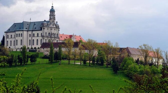 Das Kloster in Neresheim. In dem Kloster auf der Schwäbischen Alb ist ein bislang unbekanntes Millionen-Vermögen aufgetaucht.
