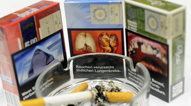 Die Schockbilder auf Zigarettenpackungen zeigen óffenbar Wirkung. Der Absatz von Tabakwaren geht zurück. Foto: Jonas Güttler