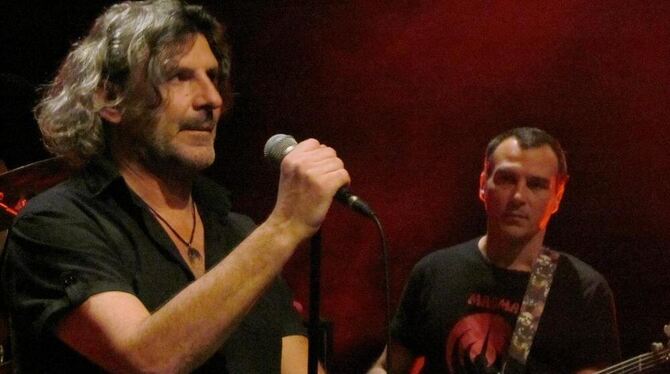 Quasi-religiöse Science-Fiction-Oratorien: Sänger Hervé Aknin in Aktion. FOTO: MORA Quasi-religiöse Science-Fiction-Oratorien: Sänger Hervé Aknin in Aktion. FOTO: MORA