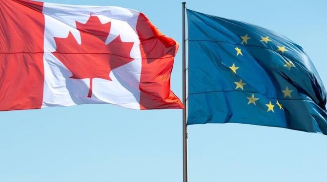 Die Flaggen Kanadas und der Europäischen Union: Der Weg für Ceta ist frei. Foto: Maurizio Gambarini
