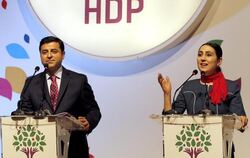 Die beiden HDP-Vorsitzenden Selahattin Demirtas (L) und Figen Yüksekdağ sind festgenommen worden. Foto: Sedat Suna/Archiv