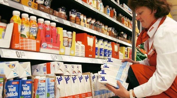 Fast alle Supermarktketten haben die Milchpreise erhöht. Foto: Nestor Bachmann/Archiv