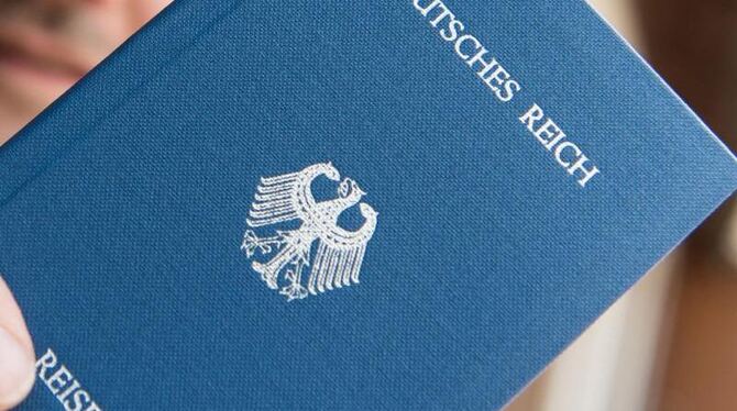 Sogenannte Reichsbürger erkennen die Bundesrepublik Deutschland nicht an. Foto: Patrick Seeger/Illustration