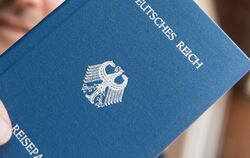 Sogenannte Reichsbürger erkennen die Bundesrepublik Deutschland nicht an. Foto: Patrick Seeger/Illustration